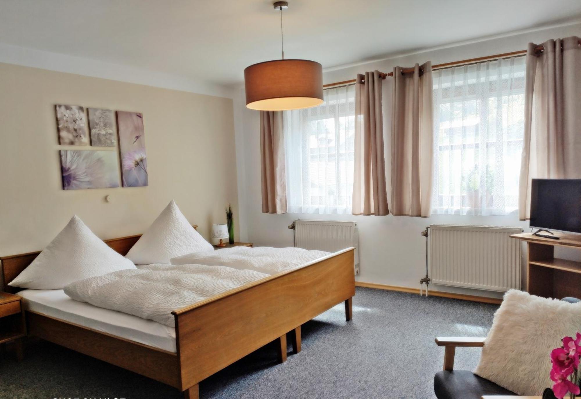 Pension Philippsreut "Zum Pfenniggeiger" Am Goldsteigwanderweg מראה חיצוני תמונה